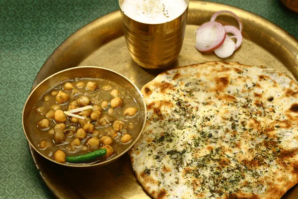 Amritsari Kulcha With Chana